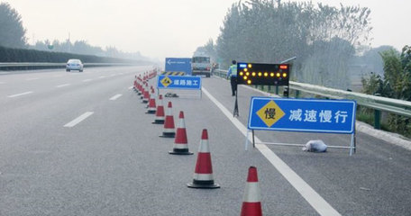 道路施工標(biāo)志牌制作三大特點(diǎn)--湘旭