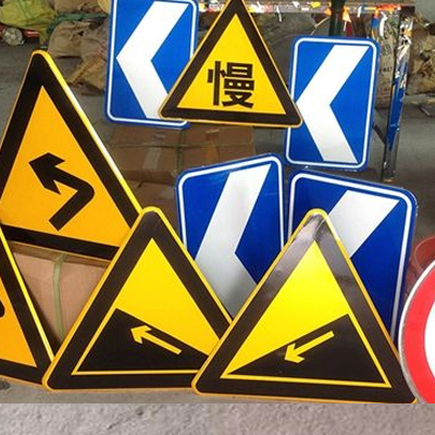 昆明高速公路交通標(biāo)識牌-交通標(biāo)志牌定制廠家-鵬啟交通